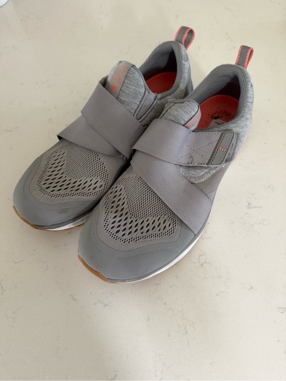 Women’s spin shoes with clips sz 8
